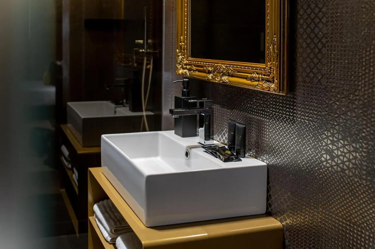 נאפולי Plebiscito Boutique Rooms בית הארחה